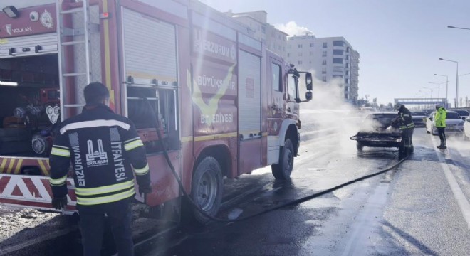 Erzurum - Çat yolunda otomobil yandı